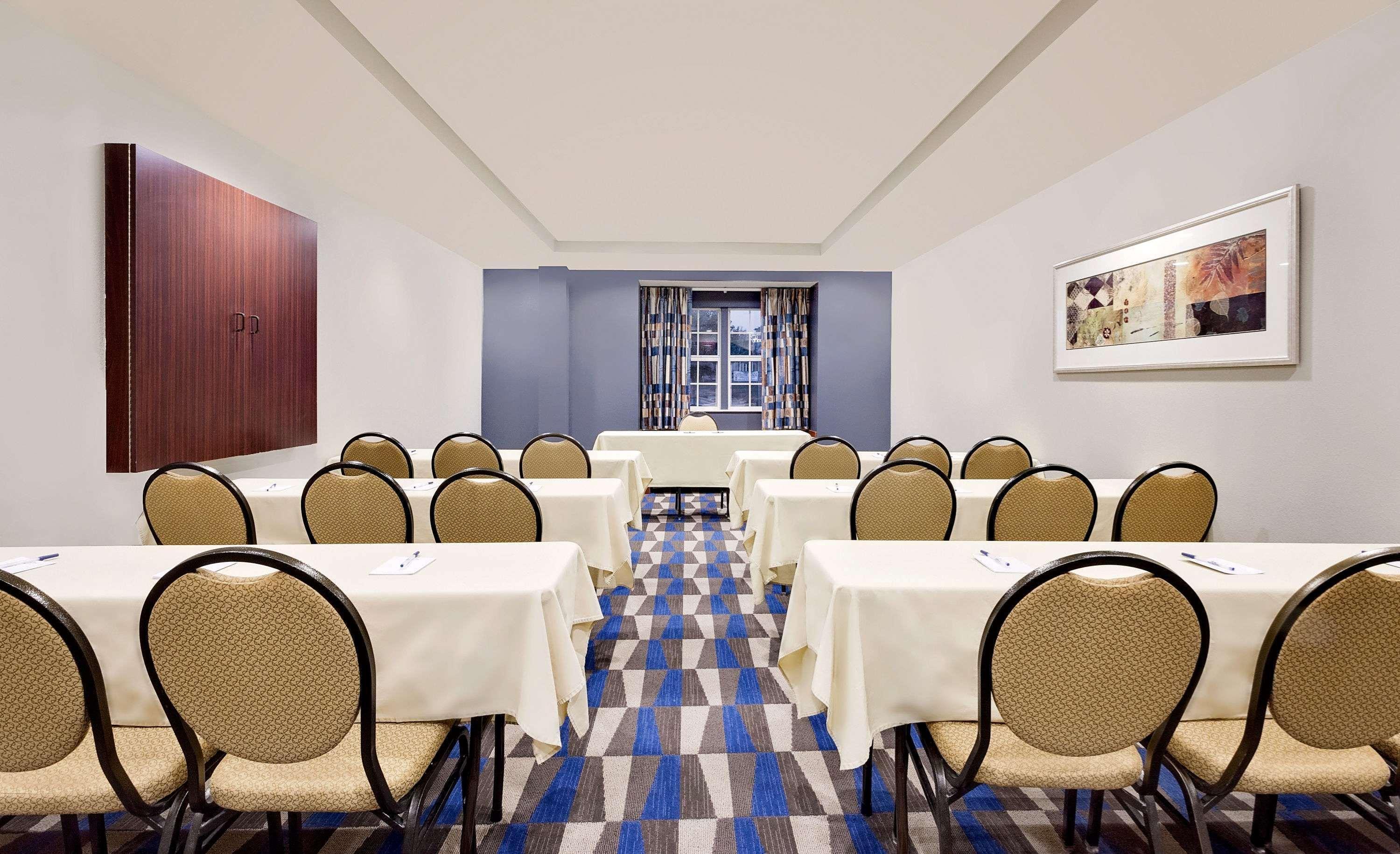 Microtel Inn & Suites By Wyndham Мидлтаун Экстерьер фото